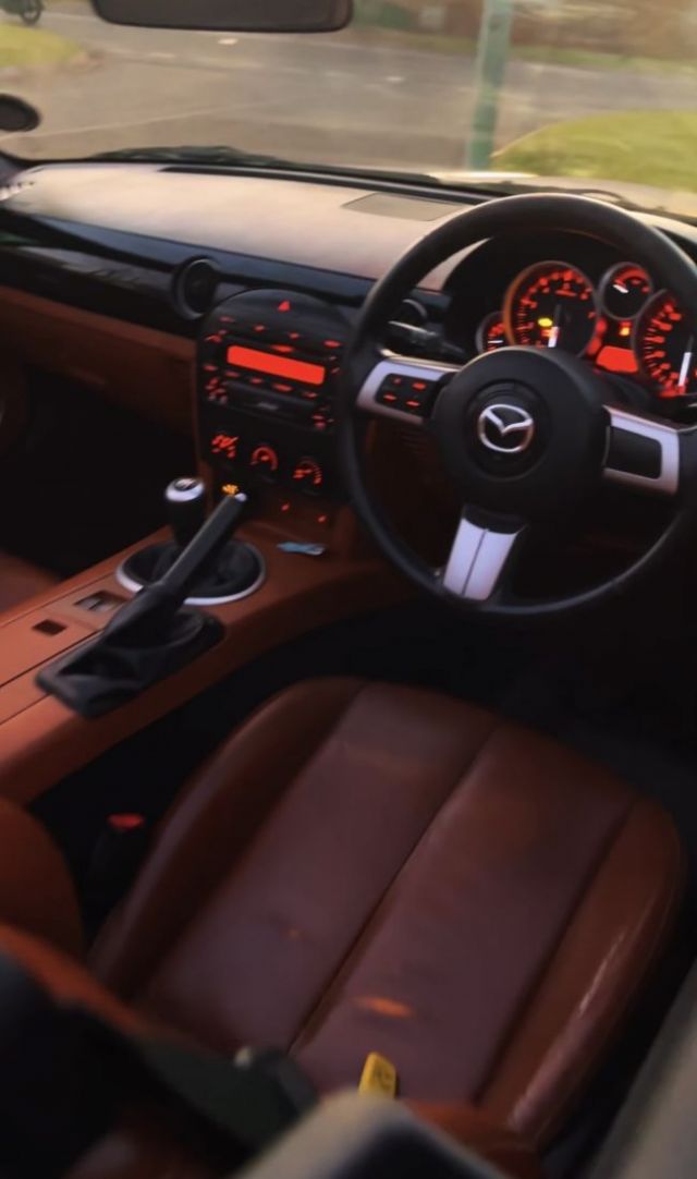 2006 - Mazda MX5 Mazda MX- 5- NC (Divan Burger)