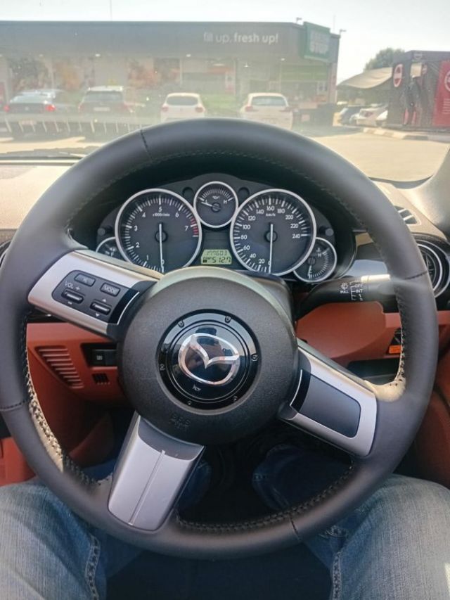 2005 - Mazda MX5 SOFT TOP (VERNON LEAS)