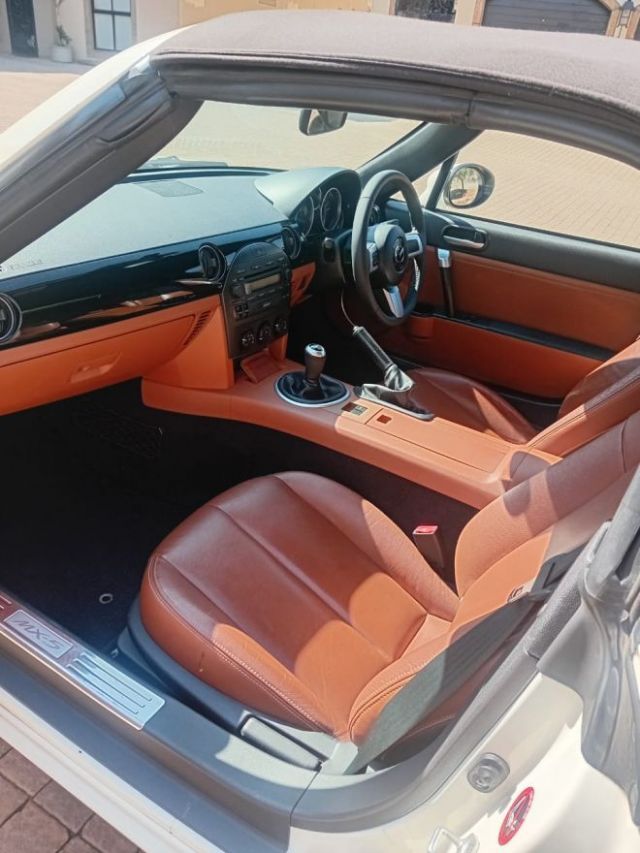 2005 - Mazda MX5 SOFT TOP (VERNON LEAS)